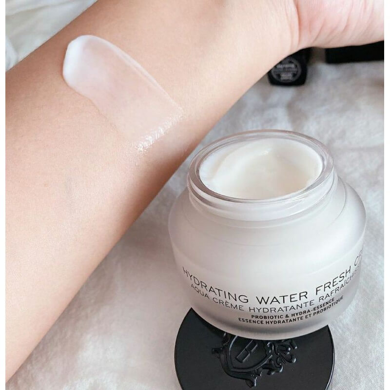 Bobbi Brown ydrating Water Fresh Cream เนื้อสัมผัสเบาสบาย ซึมง่าย แต่ฟื้นบำรุงผิวฉ่ำน้ำได้อย่างเข้มข้น 